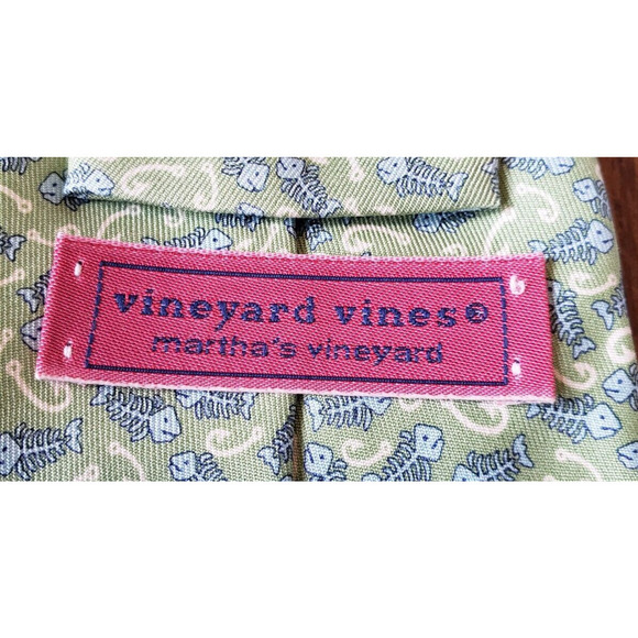 Vineyard Vines Martha's Silk Necktie USA Designer Bone Fish Blue Green - Picture 4 of 5